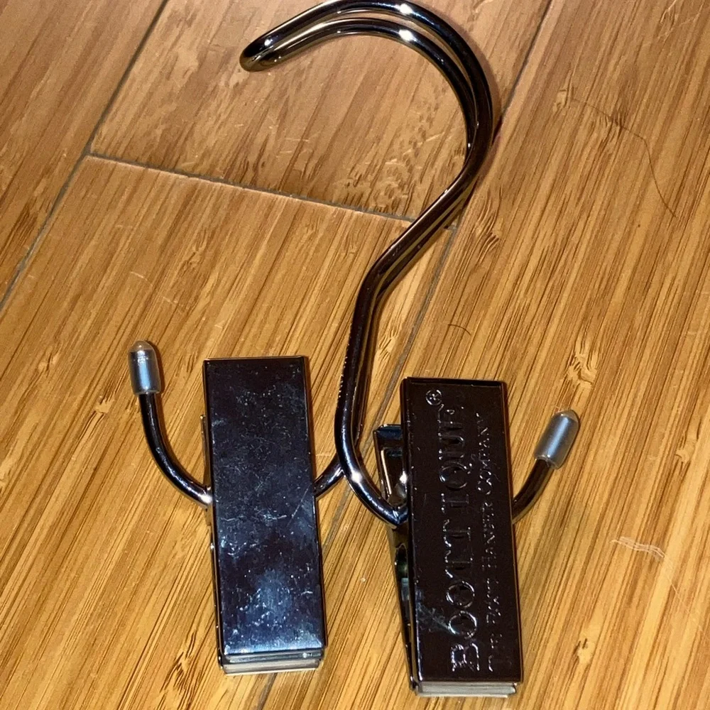 Bootique hanging boot holder with 2 clips/clamps